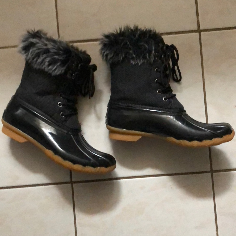 Snow boots